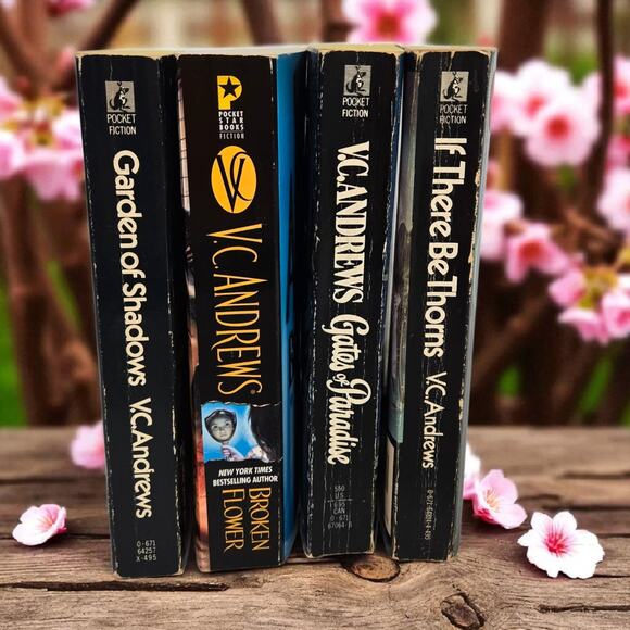 VC Andrews Dollanganger Paperback 4 Books Saga Keyhole Vintage Pocket Gothic 80s - Picture 1 of 16